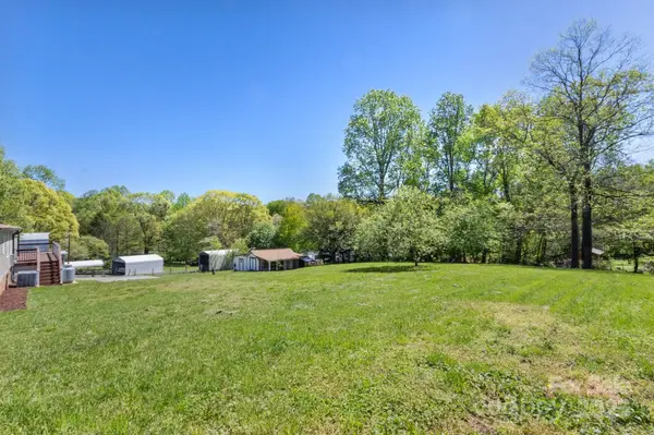 2942 Denwood DR, Claremont, NC 28610