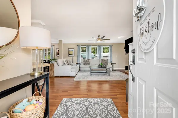 70 Old Bee Tree RD, Swannanoa, NC 28778