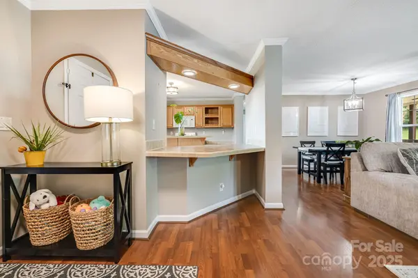 70 Old Bee Tree RD, Swannanoa, NC 28778