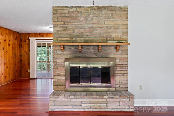 227 S Laurel Circle DR, Black Mountain, NC 28711
