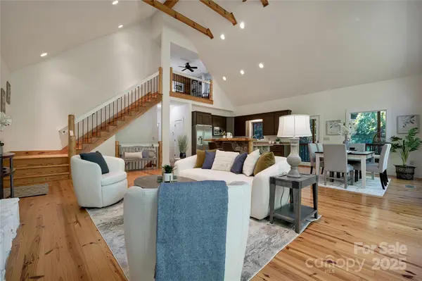 224 Corsica LN, Saluda, NC 28773