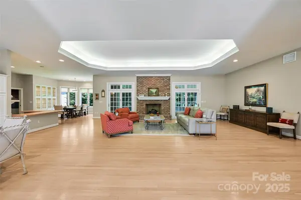 7 Ashley PL, Hendersonville, NC 28739