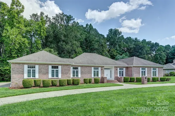7 Ashley PL,  Hendersonville,  NC 28739