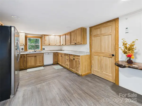199 Upper Bat Cave DR, Bat Cave, NC 28792
