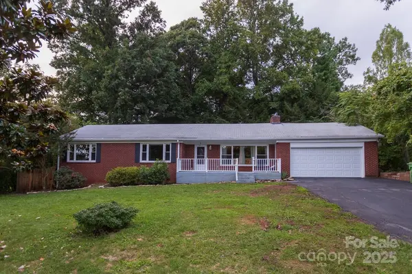 5 Fernlawn RD, Asheville, NC 28805