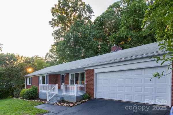 5 Fernlawn RD, Asheville, NC 28805