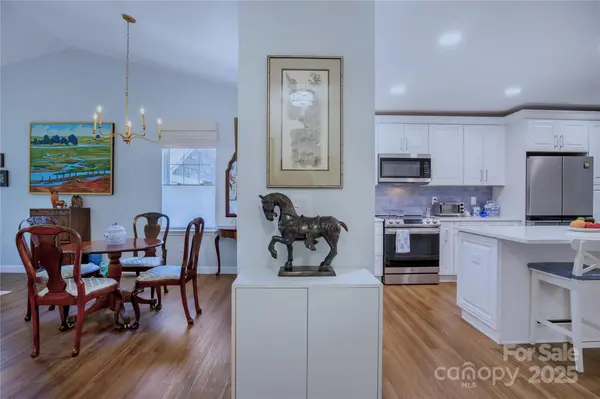197 Highland Golf DR, Flat Rock, NC 28731