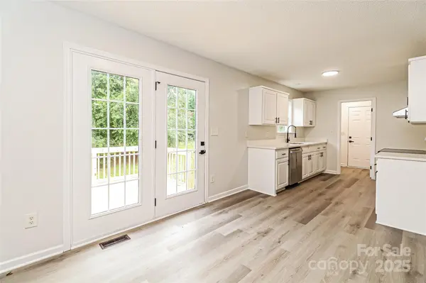 2004 Beau DR, Stanley, NC 28164