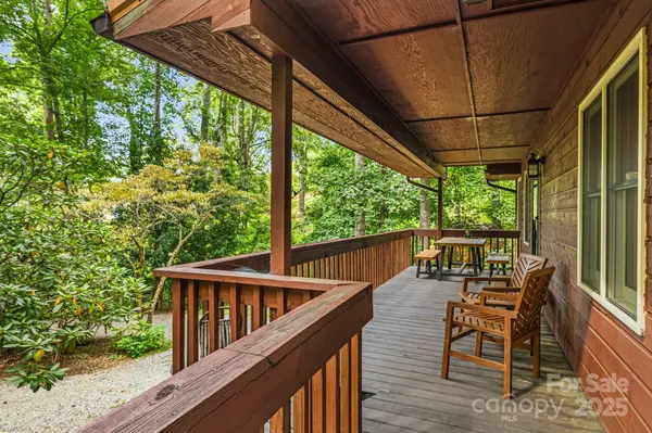 196 Hamburg Mountain RD, Weaverville, NC 28787