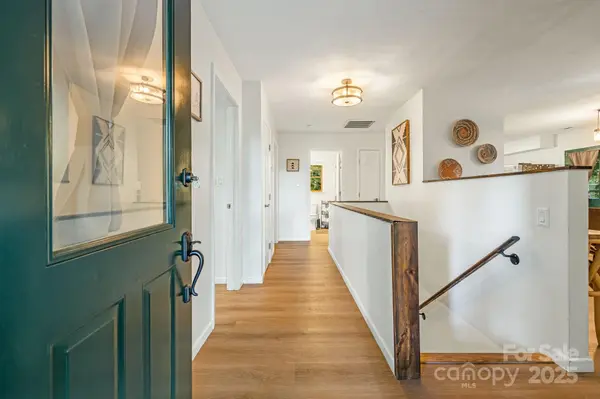 196 Hamburg Mountain RD, Weaverville, NC 28787