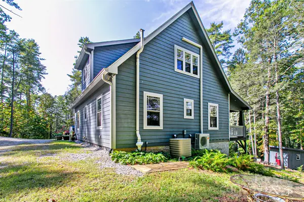 940 Rich Mountain RD, Flat Rock, NC 28731