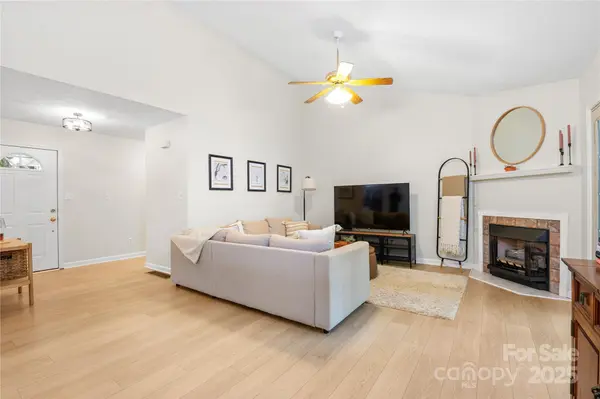 38 Leatherwood DR, Candler, NC 28715