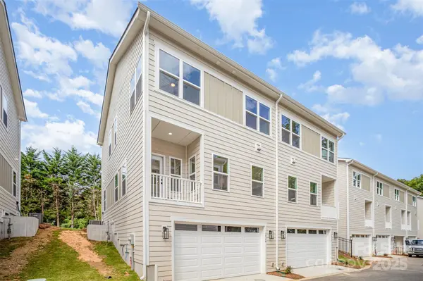 3928 Hager DR, Charlotte, NC 28208