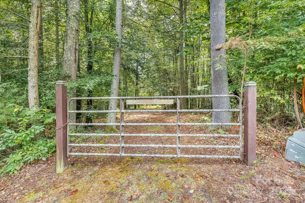 28 Caddis CT, Marshall, NC 28753