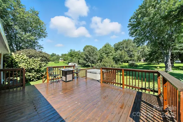 89 Loblollie RD, Taylorsville, NC 28681