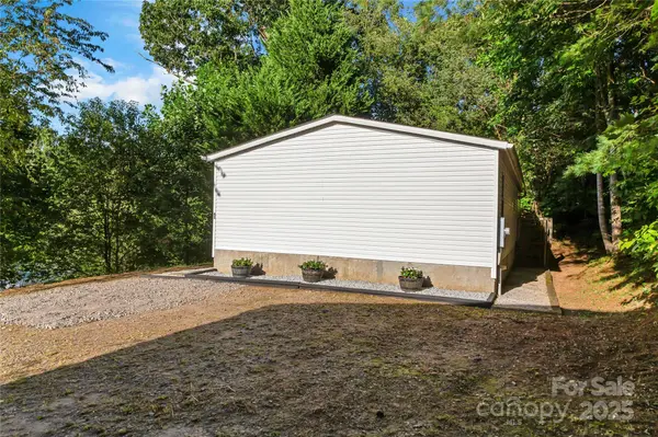 43 Goose Creek RD, Swannanoa, NC 28778