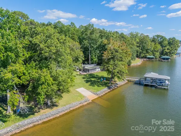 5141 Sunshine Harbor RD, Clover, SC 29710