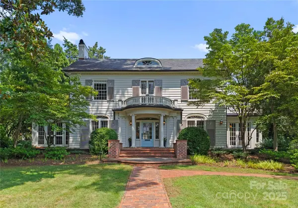 1137 Queens RD W, Charlotte, NC 28207