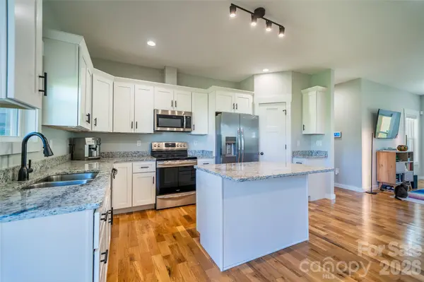 49 Temujin DR, Leicester, NC 28748