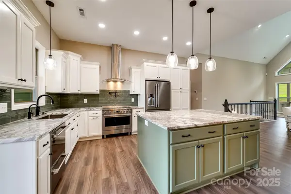 1180 Porter Creek DR, Franklin, NC 28734