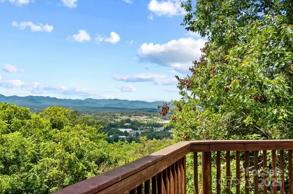 17 Perrion AVE, Weaverville, NC 28787
