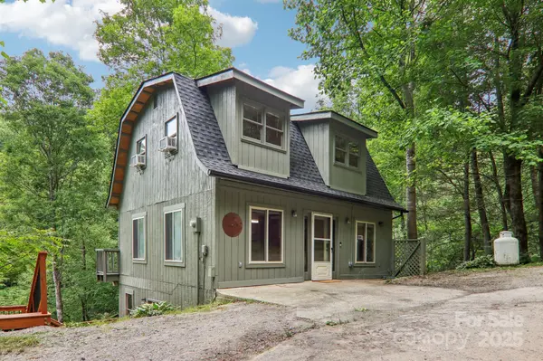 685 Freeman Creek RD, Zirconia, NC 28790