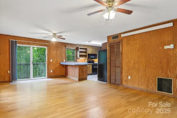 685 Freeman Creek RD, Zirconia, NC 28790