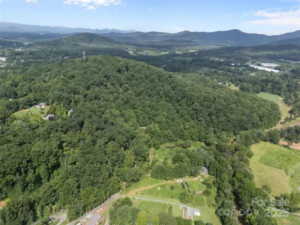 127 Franklin RD, Swannanoa, NC 28778