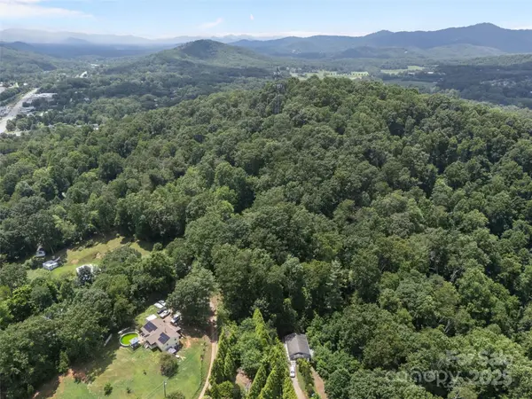 127 Franklin RD, Swannanoa, NC 28778