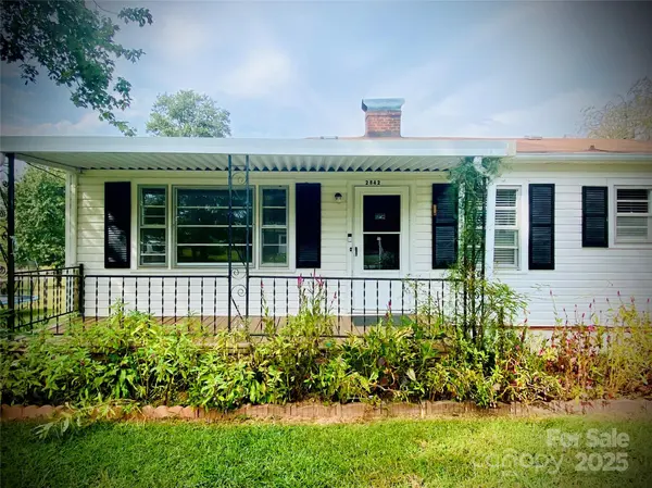 2842 1st AVE NW, Hickory, NC 28601