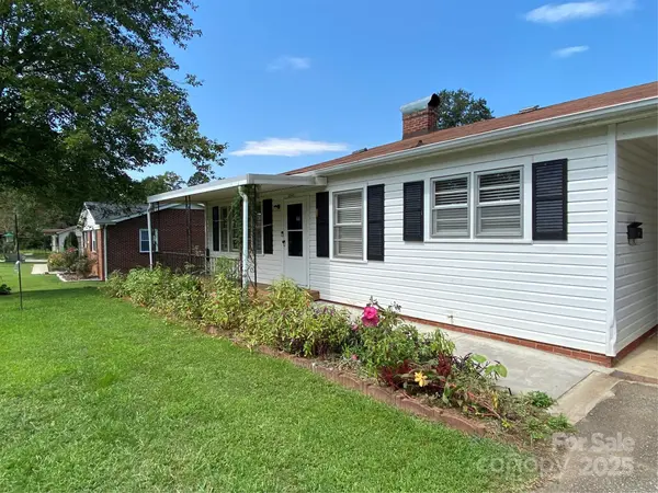 2842 1st AVE NW, Hickory, NC 28601