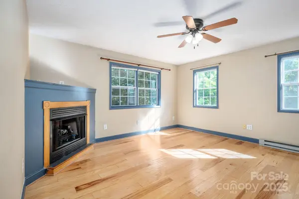 42 Anna Glenn LN, Weaverville, NC 28787