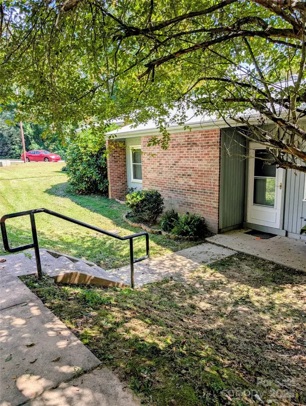 65 Eastview AVE, Asheville, NC 28803