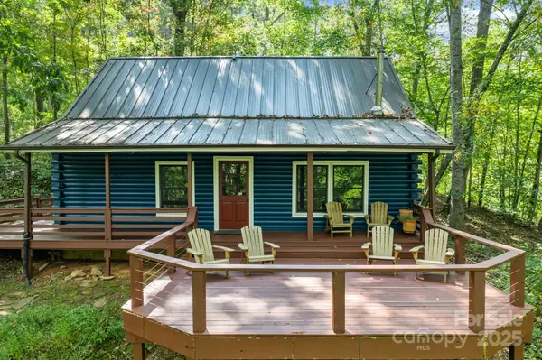 26 Benfield RD, Weaverville, NC 28787