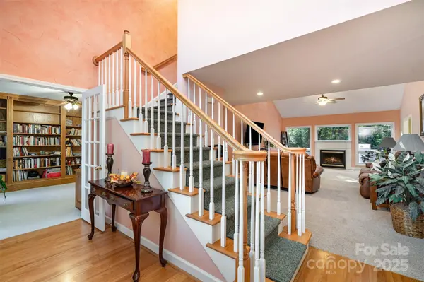 4008 Pinecrest DR NE, Hickory, NC 28601