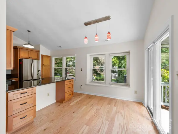 110 Cimarron DR, Asheville, NC 28803