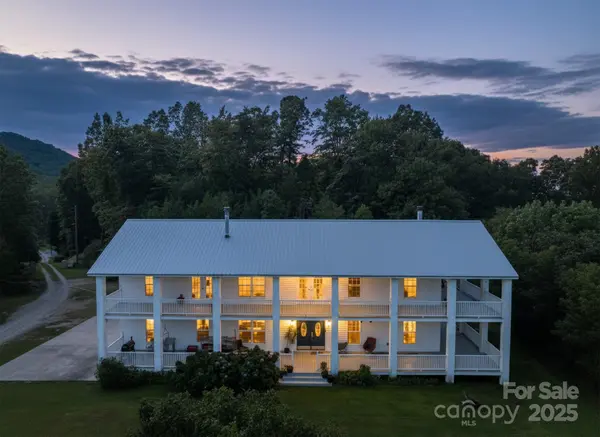 3575 Chetola DR, Lenoir, NC 28645
