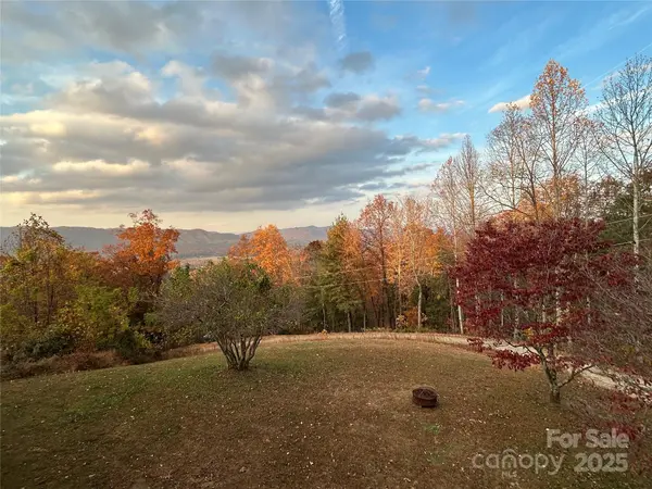 3575 Chetola DR, Lenoir, NC 28645