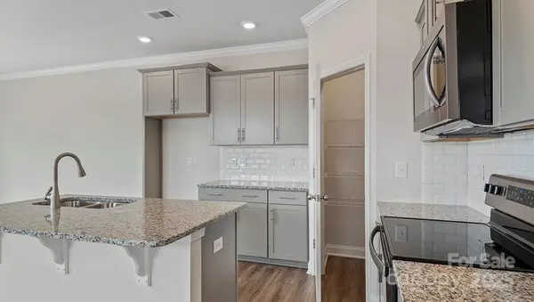 364 Creekview RD, Hendersonville, NC 28792