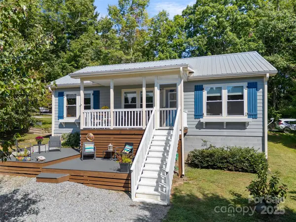 540 Crescent ST, Saluda, NC 28773