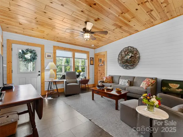 540 Crescent ST, Saluda, NC 28773