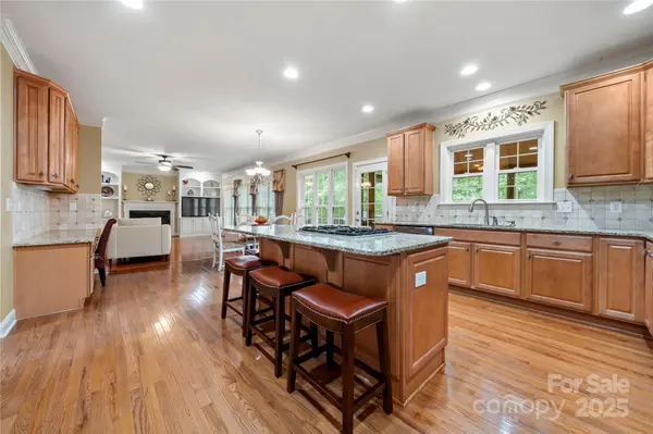 304 Inland Cove CT, Lake Wylie, SC 29710