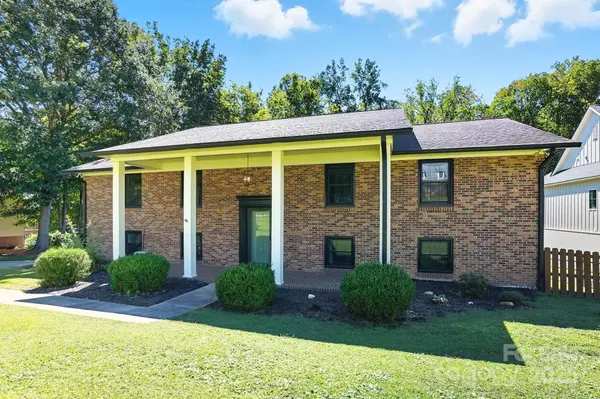 62 Bowen DR, Belmont, NC 28012