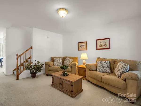 105 Loch Haven RD, Swannanoa, NC 28778