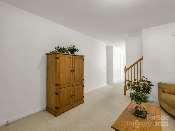 105 Loch Haven RD, Swannanoa, NC 28778