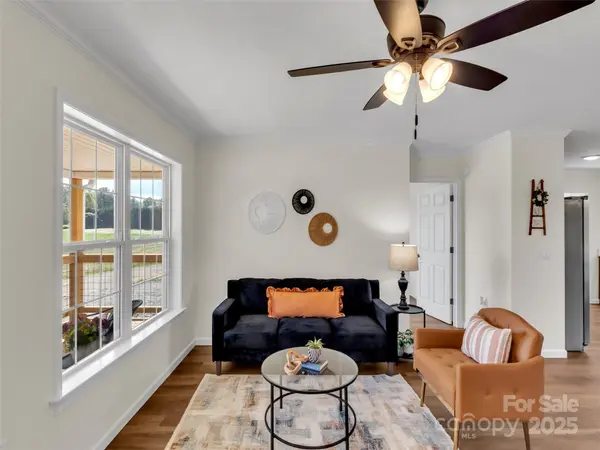 185 Riverview DR, Canton, NC 28716