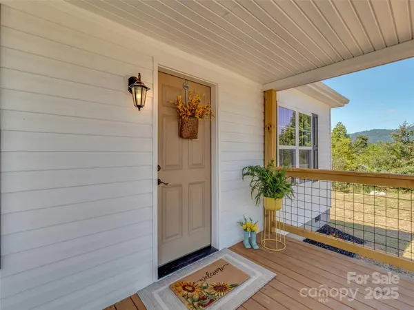 185 Riverview DR, Canton, NC 28716
