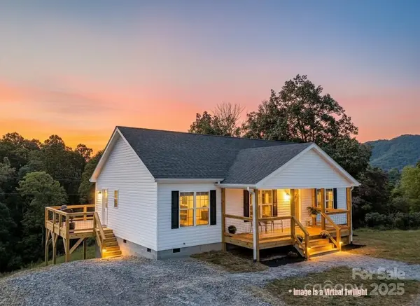 185 Riverview DR, Canton, NC 28716