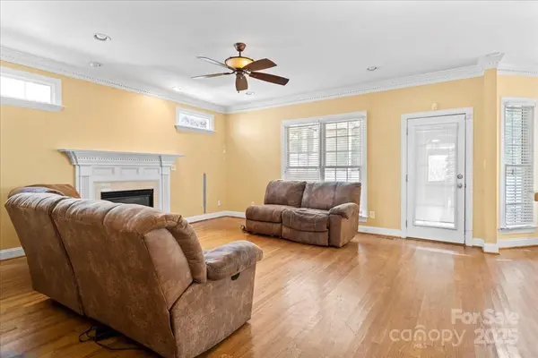 1002 Princeton View LN, Knightdale, NC 27545
