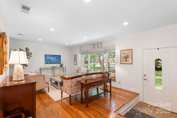 3101 Brookridge LN, Charlotte, NC 28211